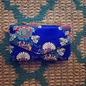 LULUS FLORAL CLUTCH